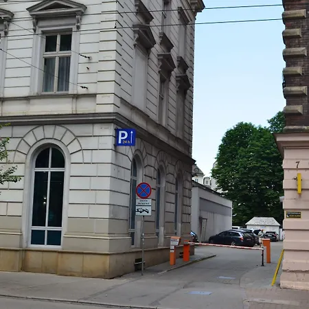 Red Kurka Apartman *