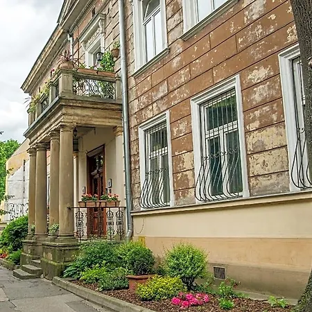 Red Kurka Apartment